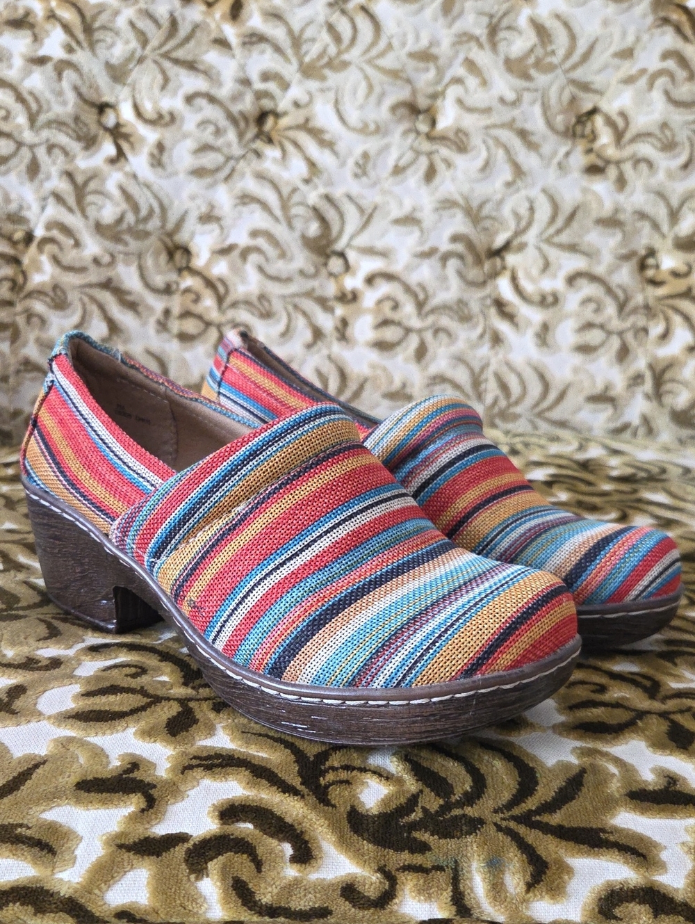 bøc Slip-On Clogs With Cheerful Multicolored Stripe Pattern